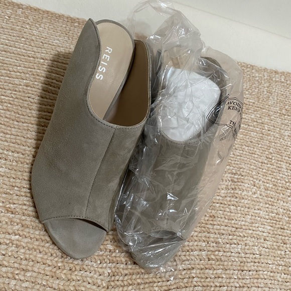 BEAUTIFUL MULE STYLE HEELS! - Picture 6 of 6